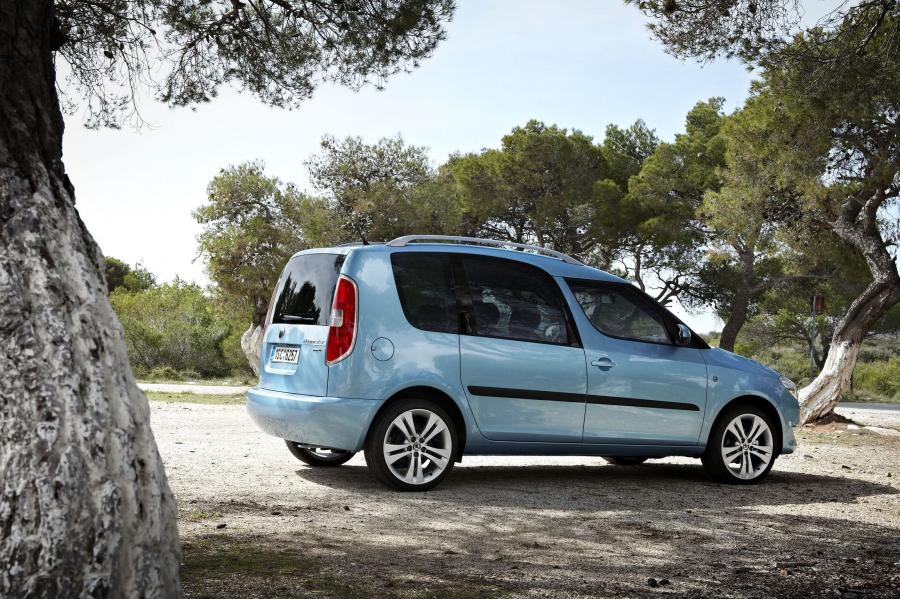  Skoda Roomster 2010 года  (фото 18 из 46)